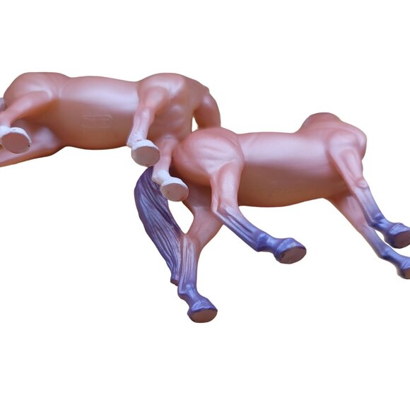 Breyer Magic Wooden Horse Carrier and 2 Unicorns Purple Pink Jj3642 - Picture 6 of 7